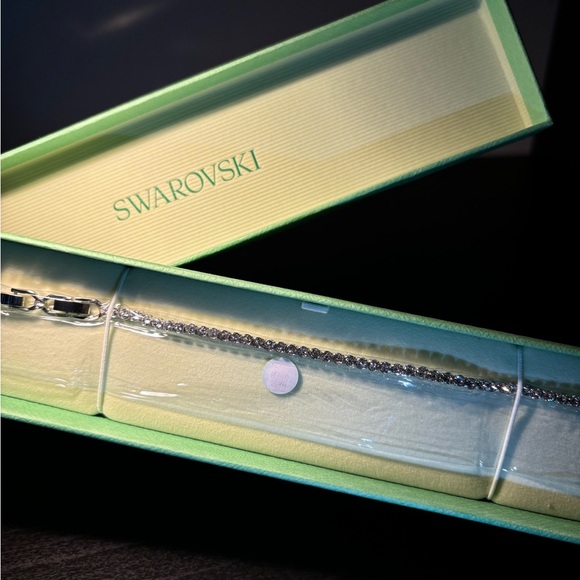 Matrix Tennis bracelet Round cut, White, Rhodium plated. - Picture 1 of 5